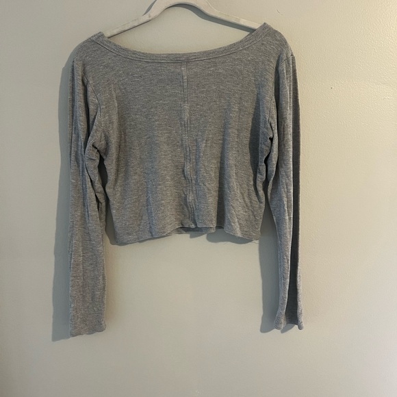Universal Thread Gray Crop Top - Picture 3 of 3